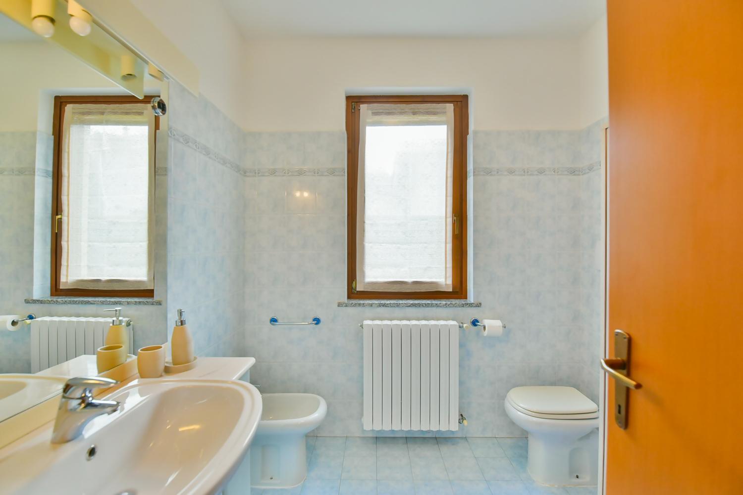 Jane E Jolie Holiday Home Private Swimming Pool Valbrona المظهر الخارجي الصورة